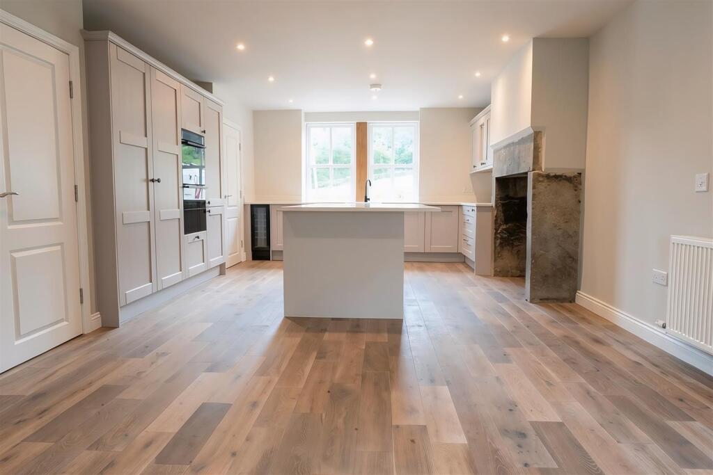House in Kirklees, Slack - View 2