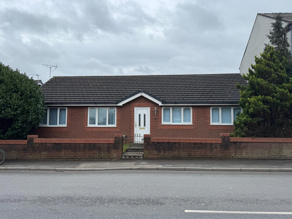 3-bed detached on Bolton Road, Ashton-in-Makerfield, WN4, £200,000