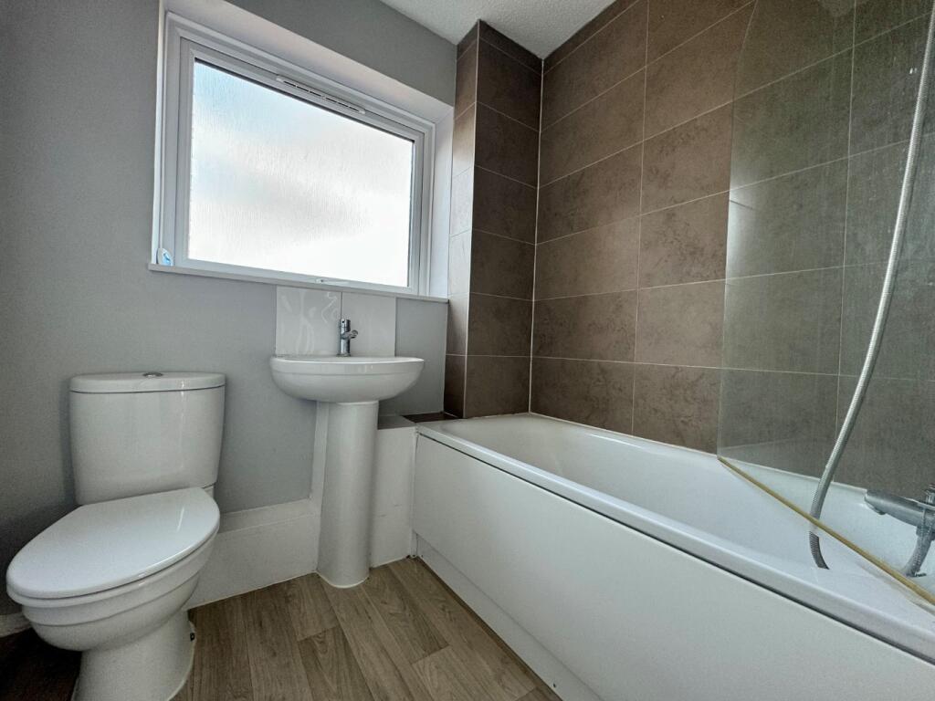 Apartment in Shepperton, Surrey - View 5