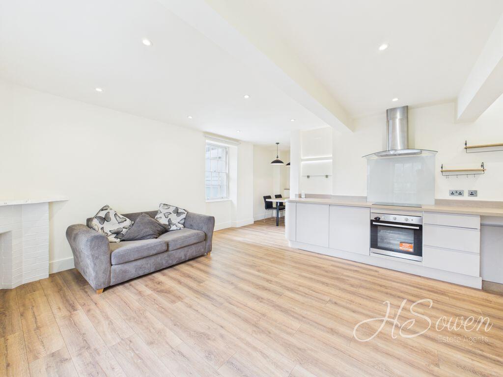 Apartment in Torquay, Torbay - More