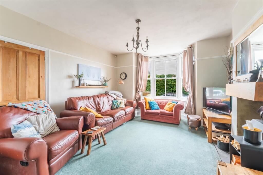 Victorian, three bedroom family home in the village of Yatton photo 4