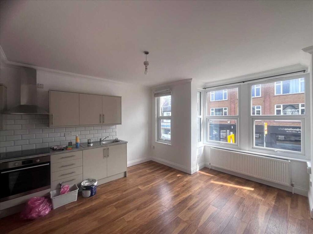 Apartment in Southend-on-Sea - View 2