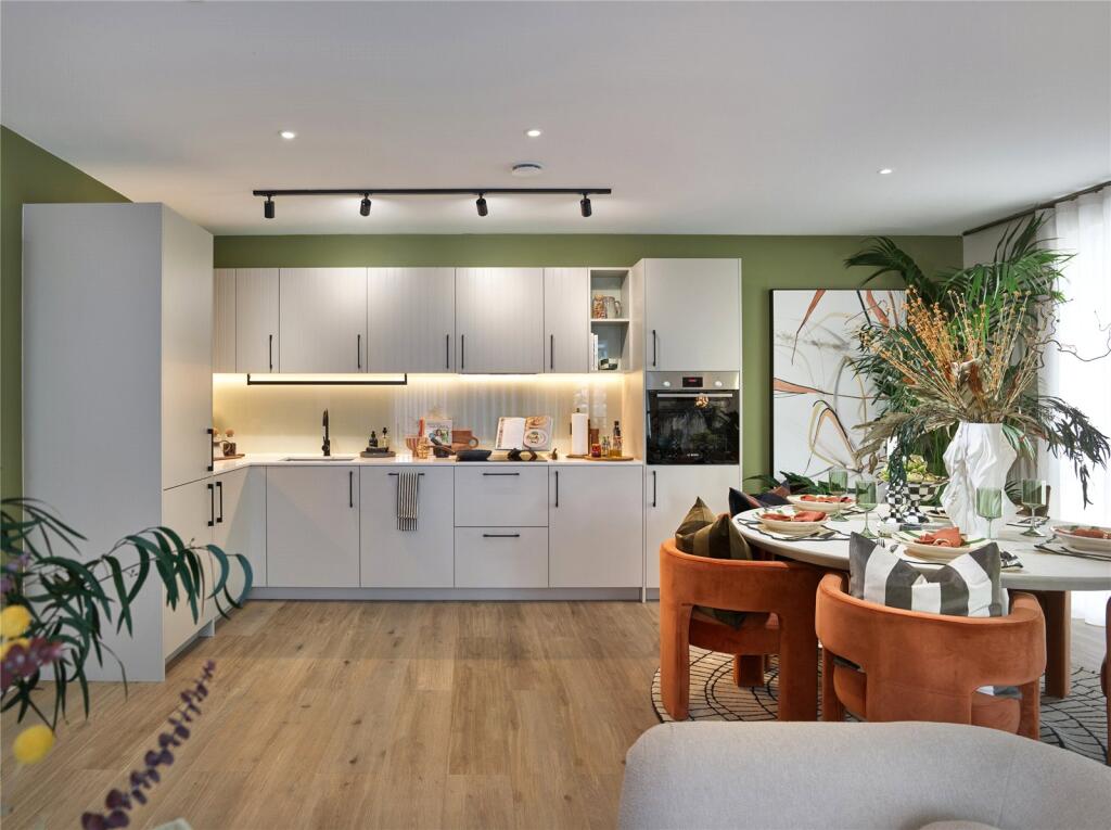Apartment in Southall - View 3