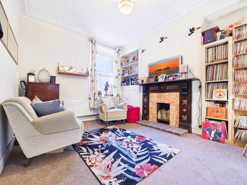 House in Newport - View 5