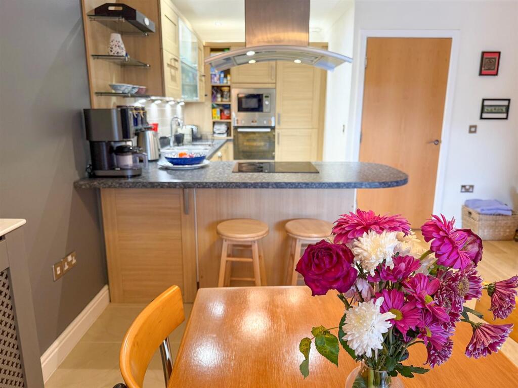 Aragon Court, Stainbeck Lane, Meanwood, Leeds, West Yorkshire. photo 4