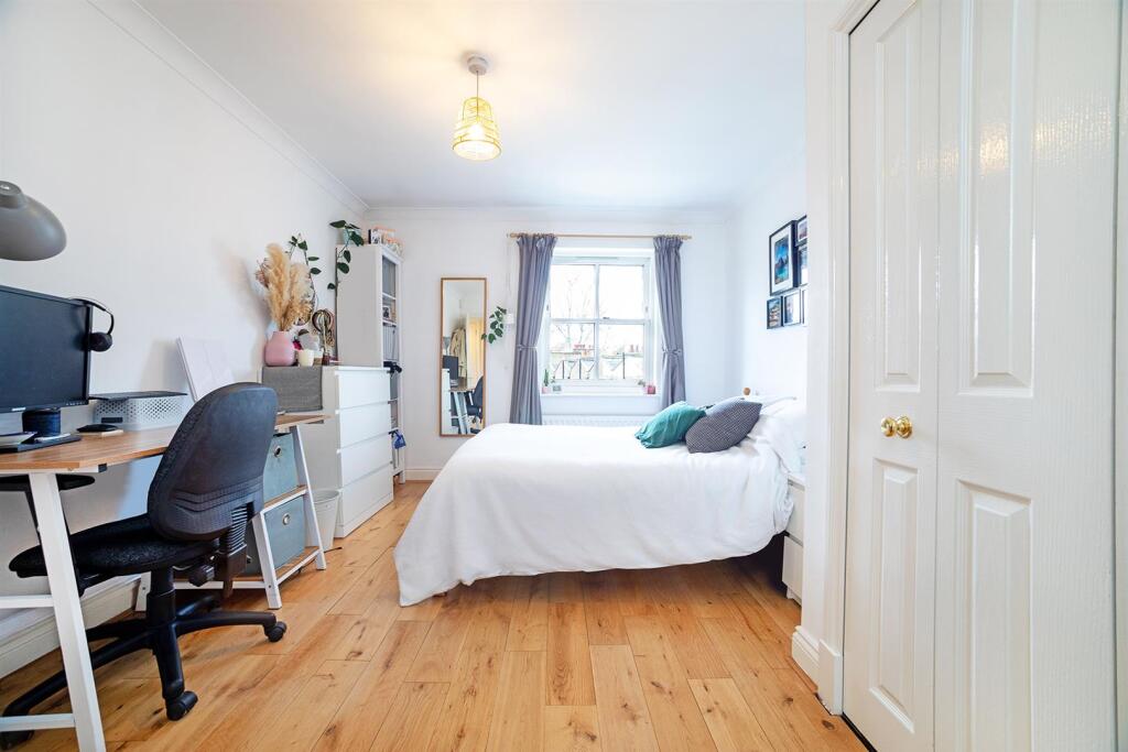 Apartment in London - View 5