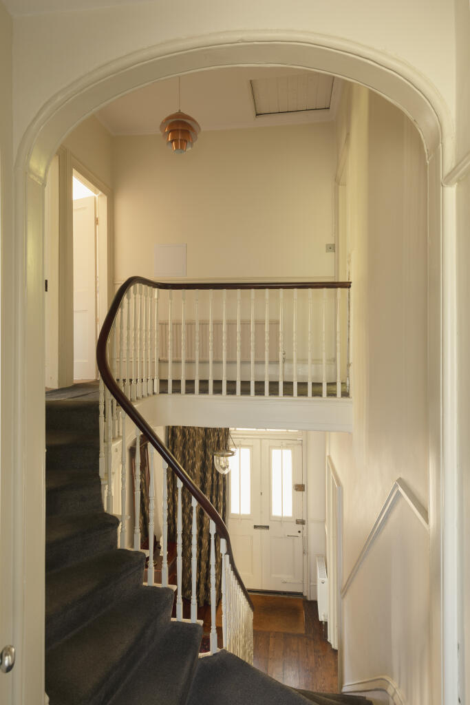 House in London - View 2