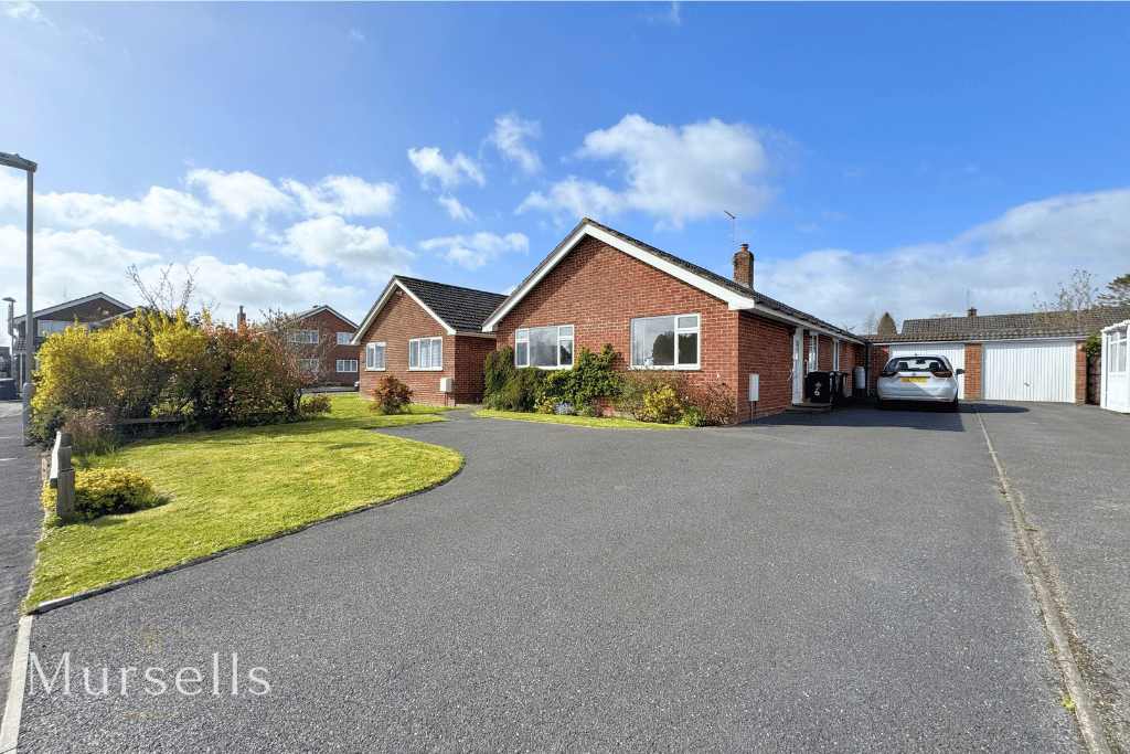 Main image of property: Frys Close, Lytchett Matravers, Poole, BH16