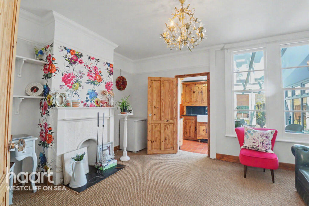 House in Southend-on-Sea, North Shoebury - More