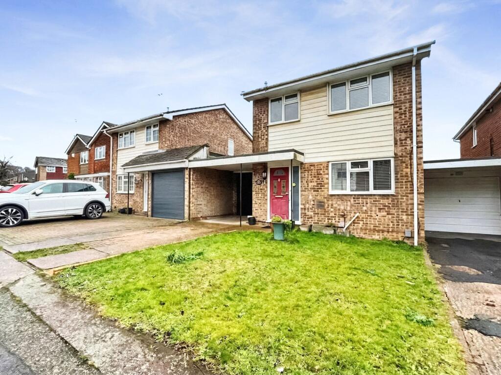 3-bed detached on Catterick Road, Chatham, Kent, ME5, £360,000