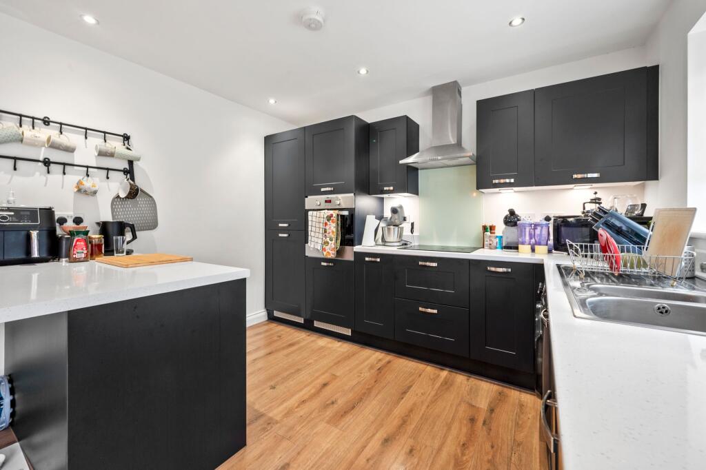 House in Leigh, Hooten Gardens, Bedford - More