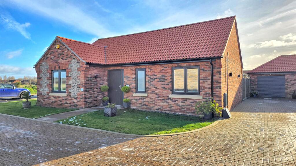 Main image of property: Lowestoft Road, Hopton