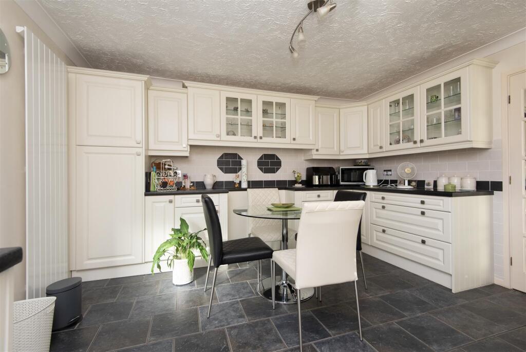 House in South Holland, Crowland - View 3