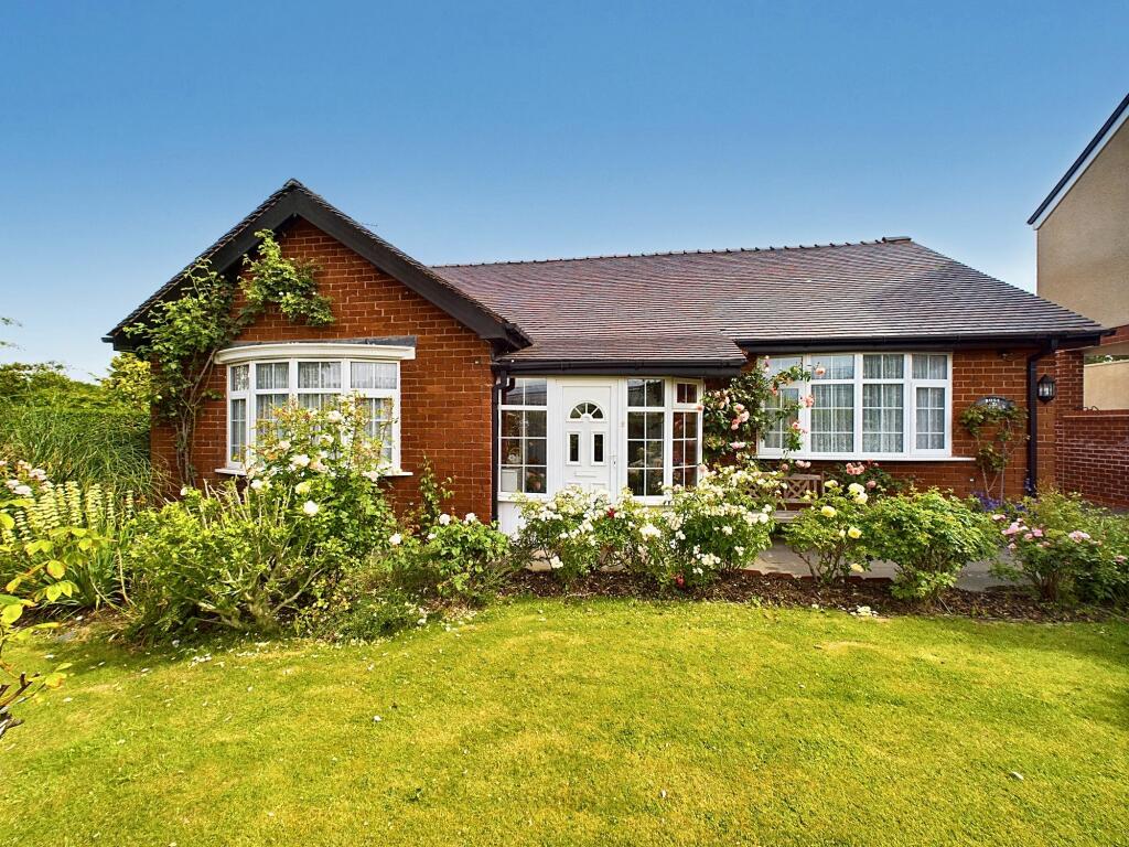 2-bed bungalow on Jacksmere Lane, Scarisbrick, L40, £385,000