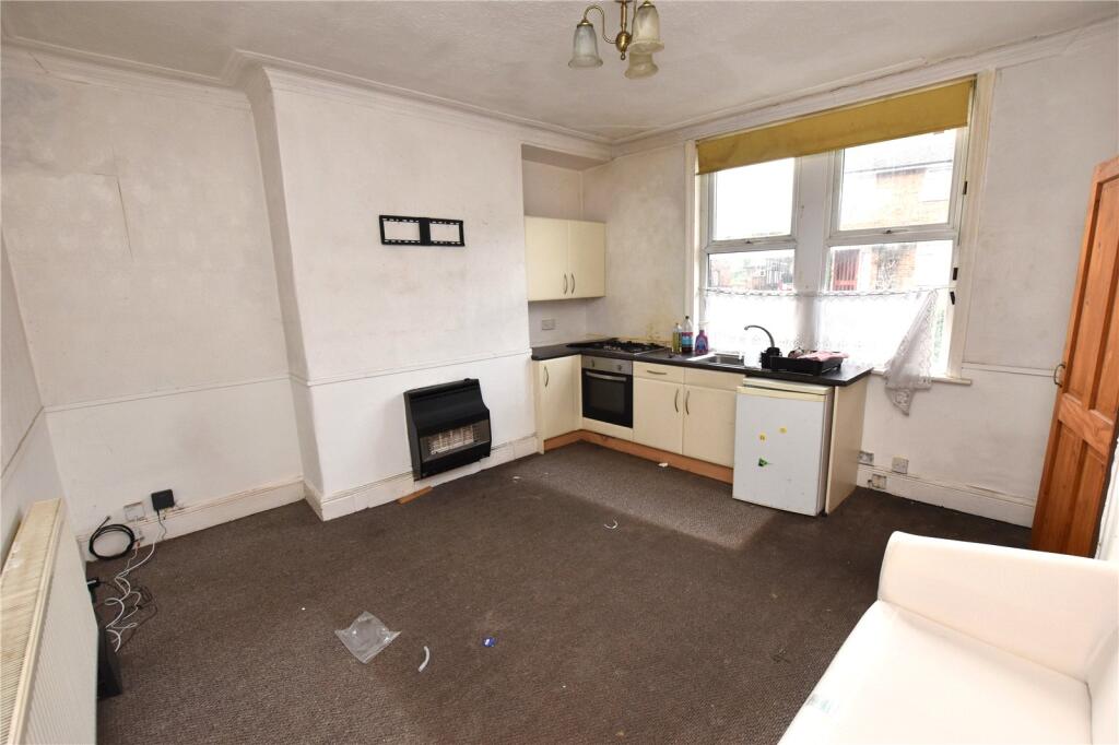 House in Leeds, West Yorkshire - View 2