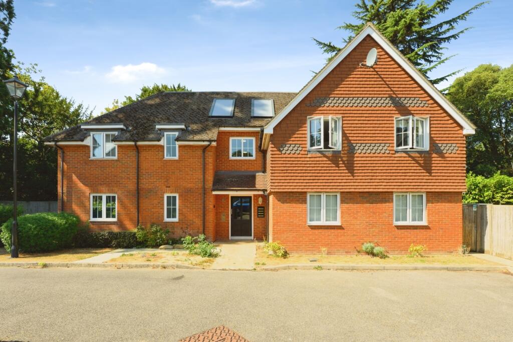 Main image of property: Kingfisher Close, Leatherhead, Surrey, KT22