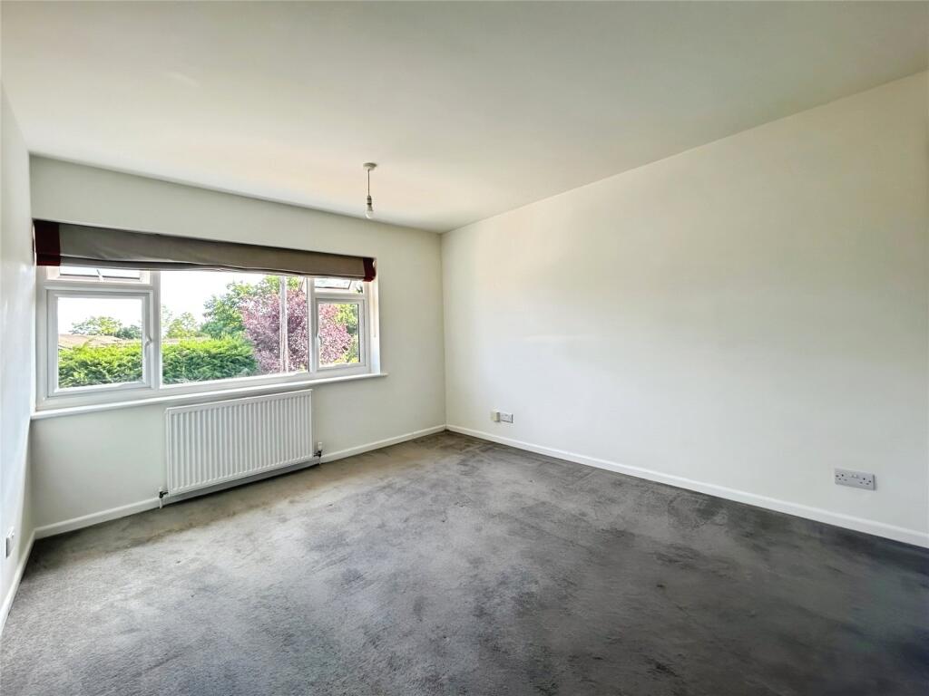 House in Swallowfield - More