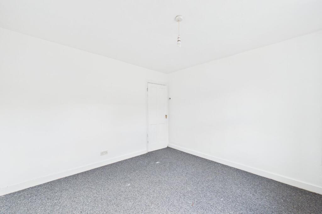 House in Dartford - More