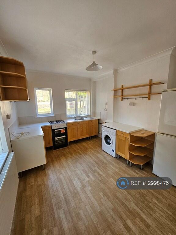 House in Stoke-on-Trent - More