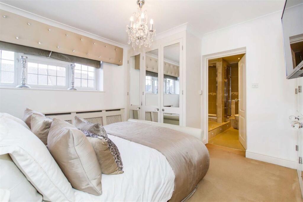 House in Ilford - More
