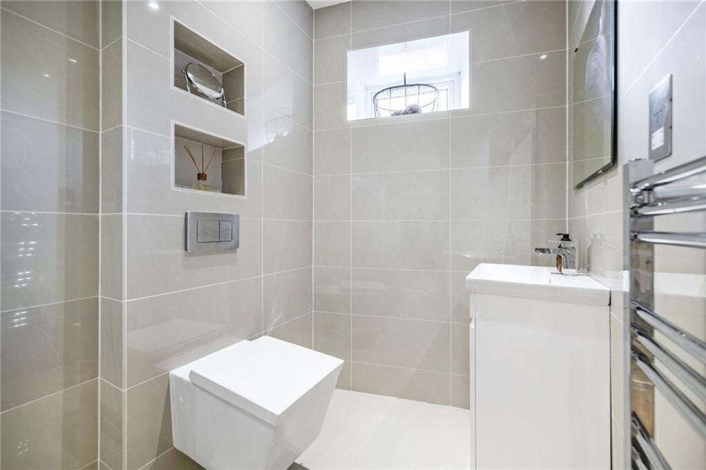 Apartment in London - View 5