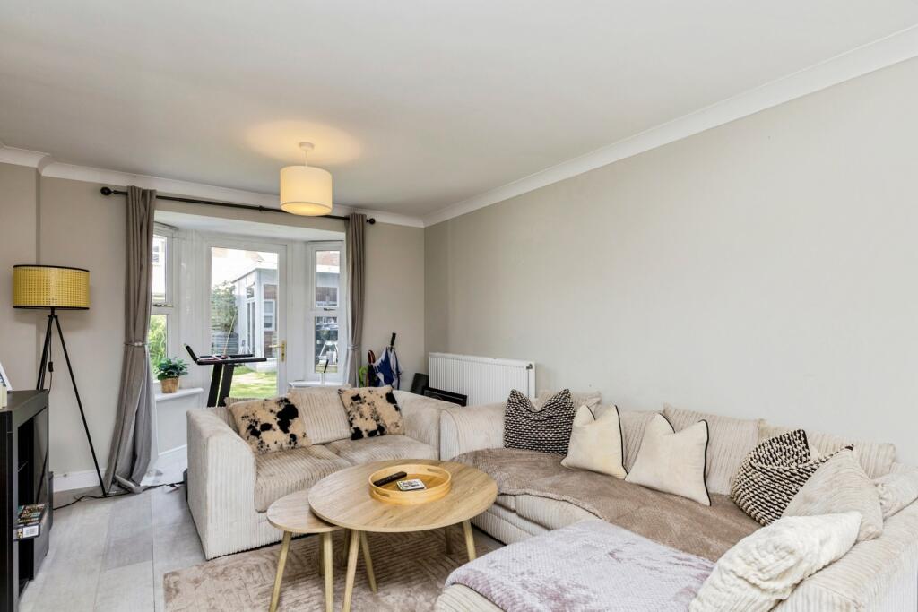 Peppard Road, Maidenbower, Crawley, West Sussex, RH10 photo 4