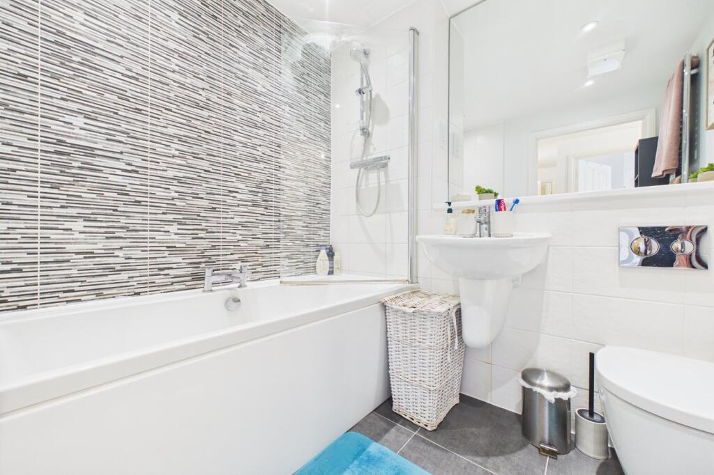 Apartment in Wokingham, Emmbrook - More