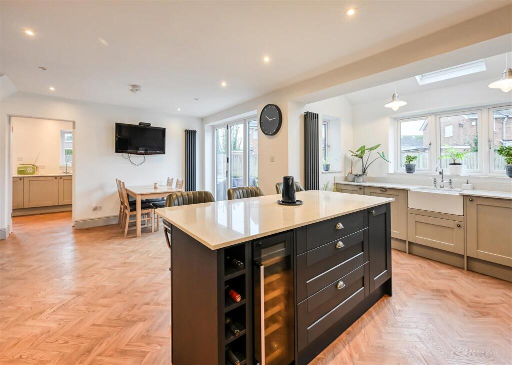 12 Rudge Road, Pattingham, Wolverhampton, WV6 7BT photo 4