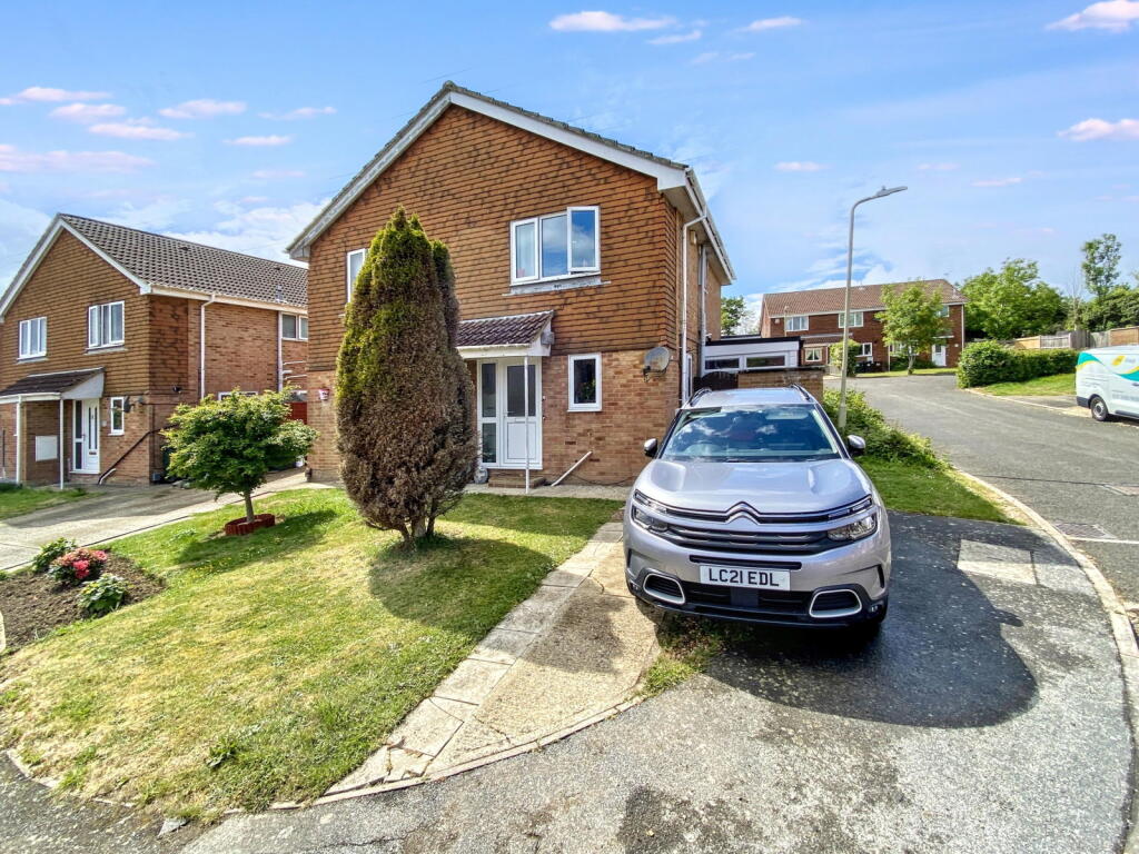 2-bed semi-detached on Newlands, Ashford, Kent, TN23 5LA, £280,000