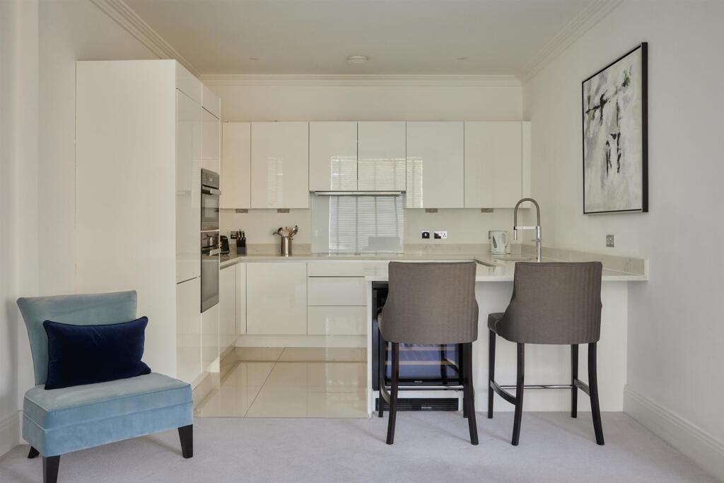 Apartment in London - View 3