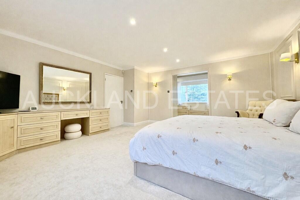 Additional image 20 of Foxes Lane, Brookmans Park, AL9