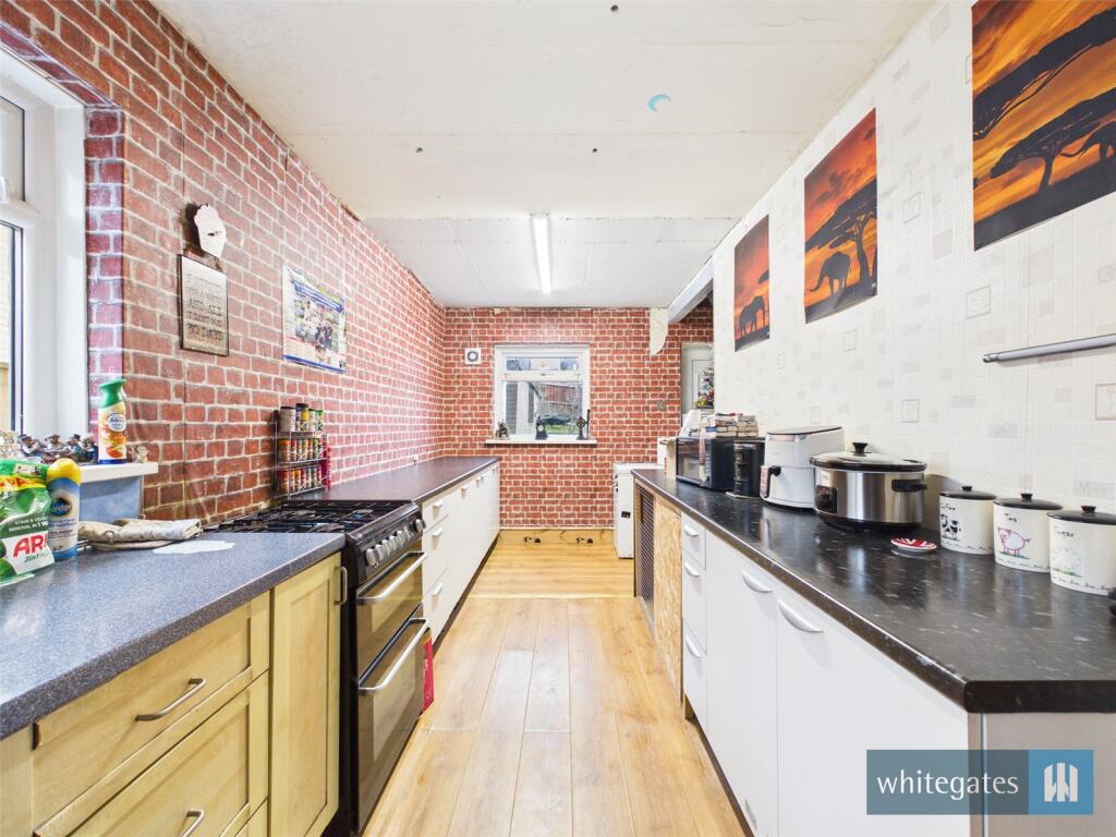 Wallingford Mount, Allerton, Bradford, West Yorkshire, BD15 photo 4