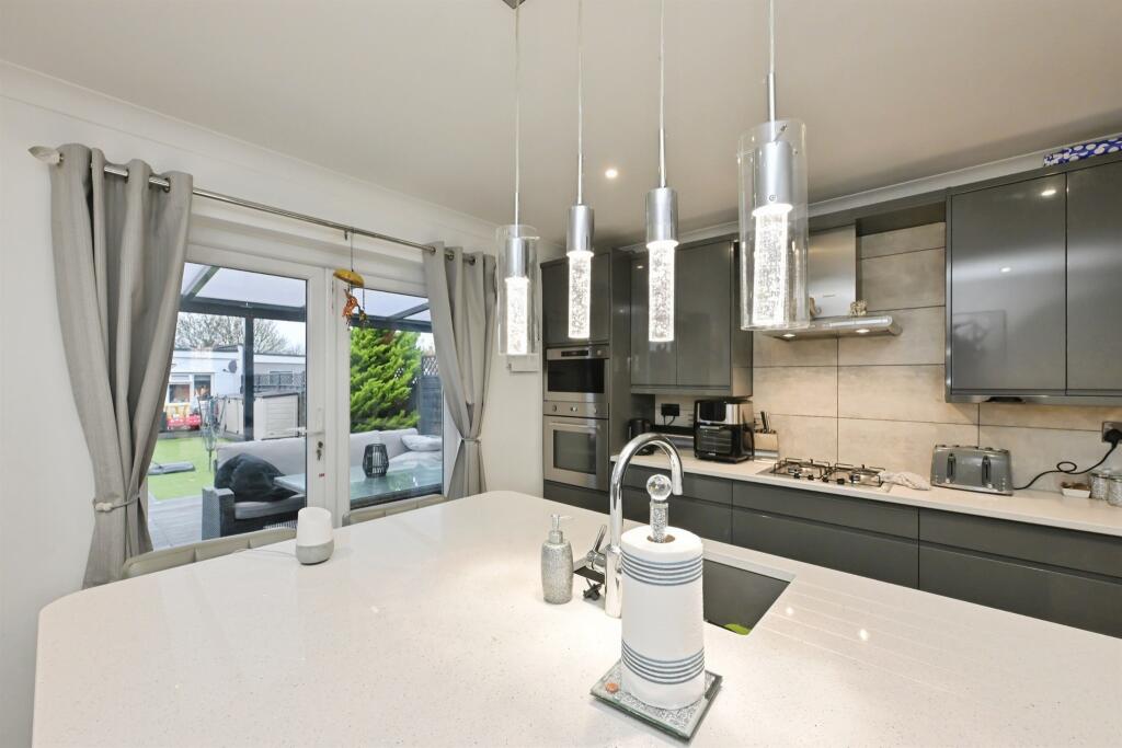 River Avenue, Hoddesdon photo 4