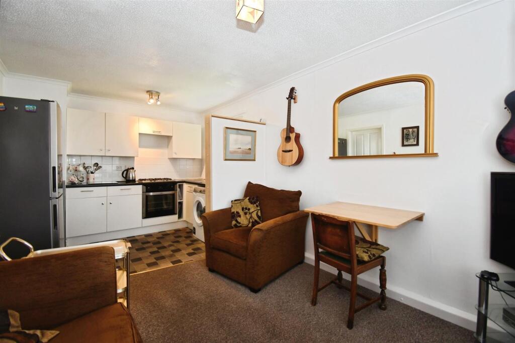 Apartment in Anlaby Common, Anlaby with Anlaby Common - View 2