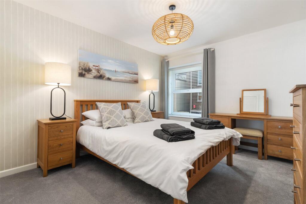 Apartment in Swansea - More