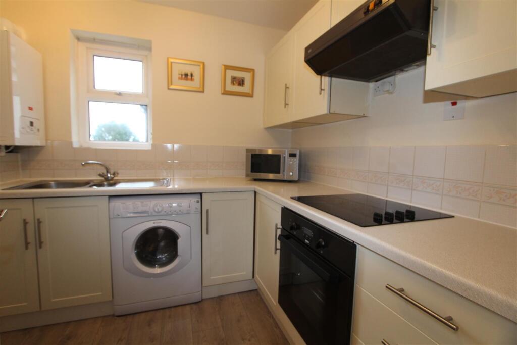 9 Waterbridge Court, Lymm photo 3