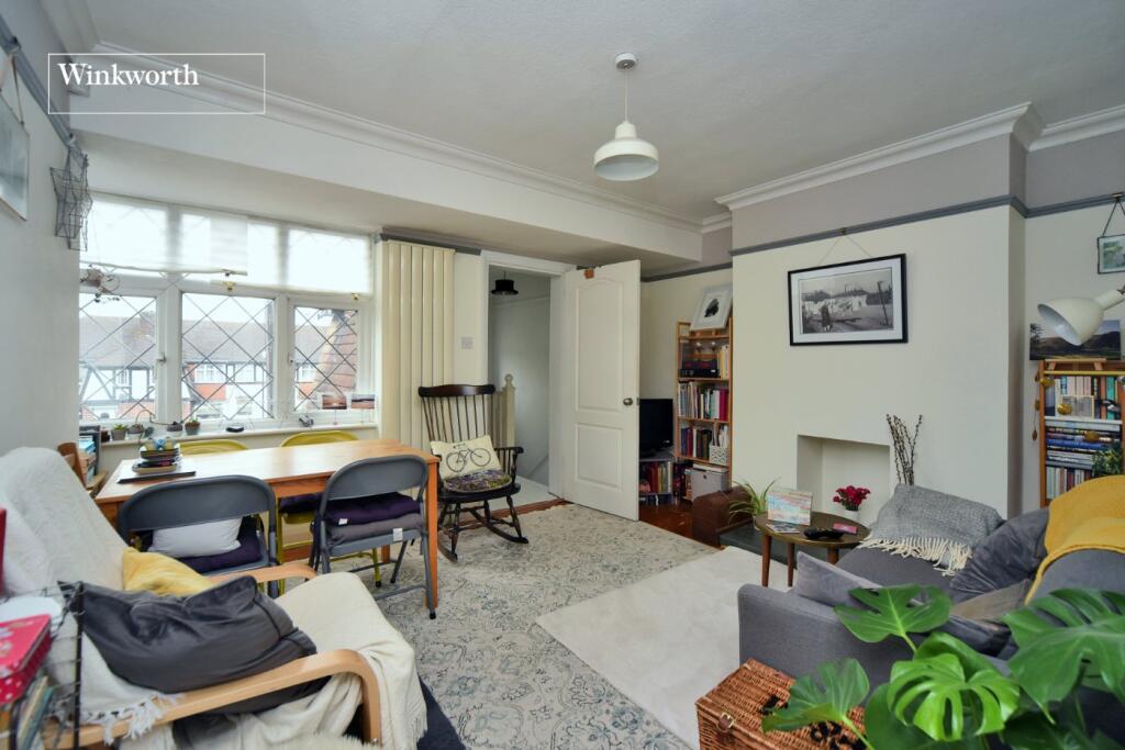 2-bed flat on Tudor Drive, Morden, SM4, £335,000