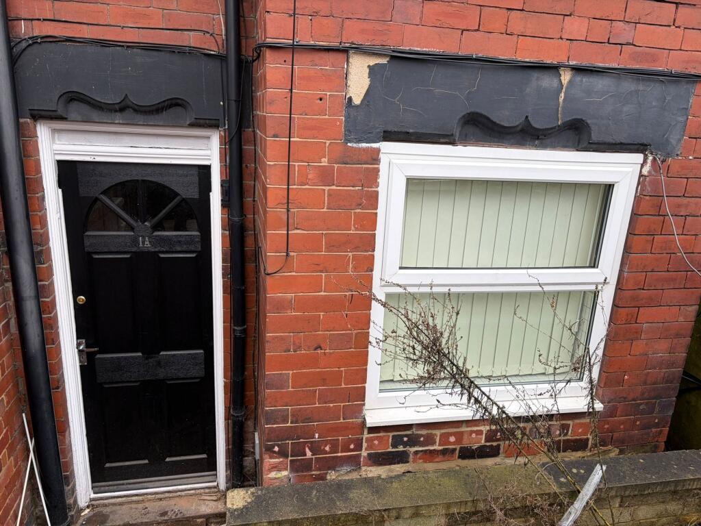 Main image of property: St. Ives Mount, Leeds, LS12