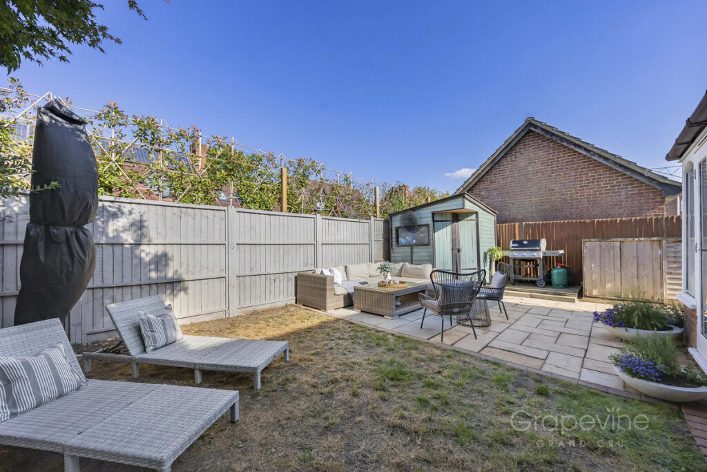 House in Twyford, Wokingham - View 2