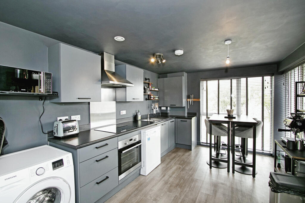 Apartment in Truro - View 5