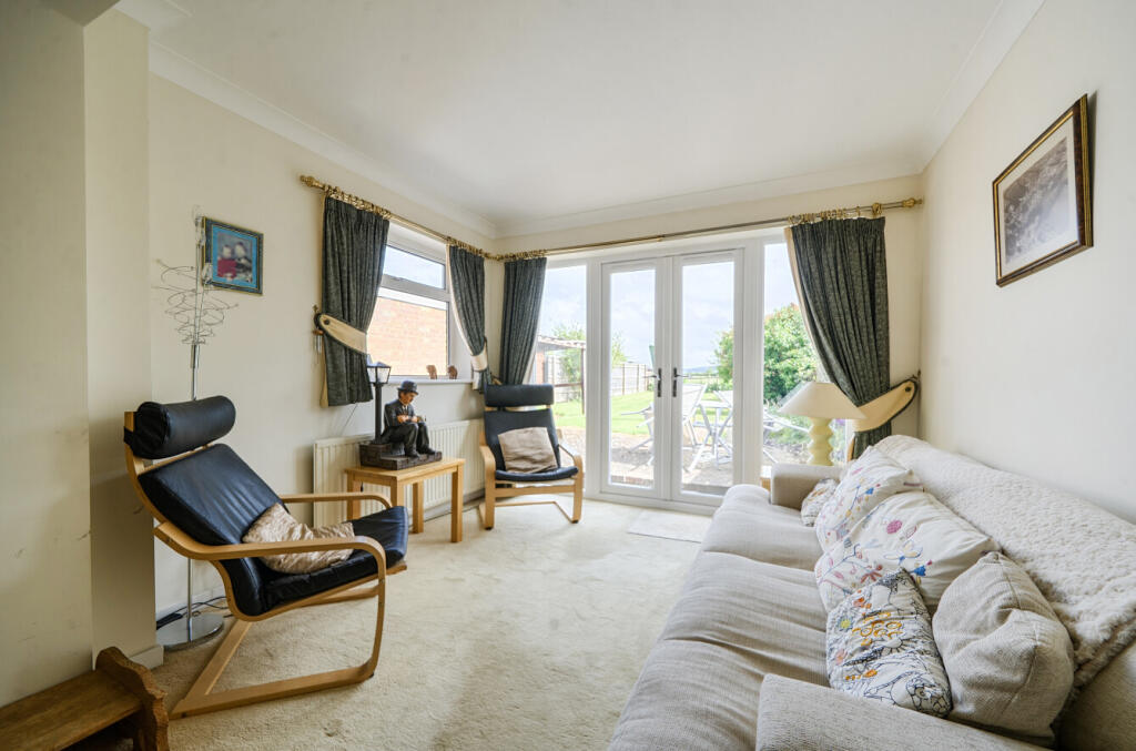 Brudenell Drive, Stoke Mandeville, Aylesbury photo 4