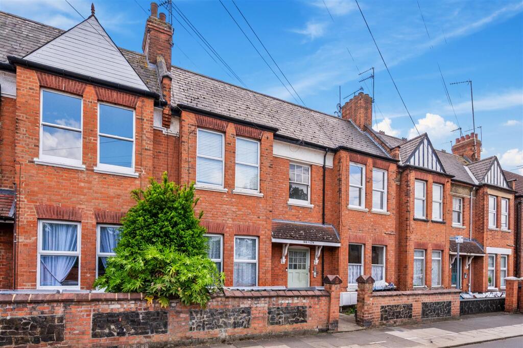 2 bedroom maisonette for rent