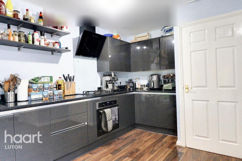 Dunraven Avenue, Luton photo 3