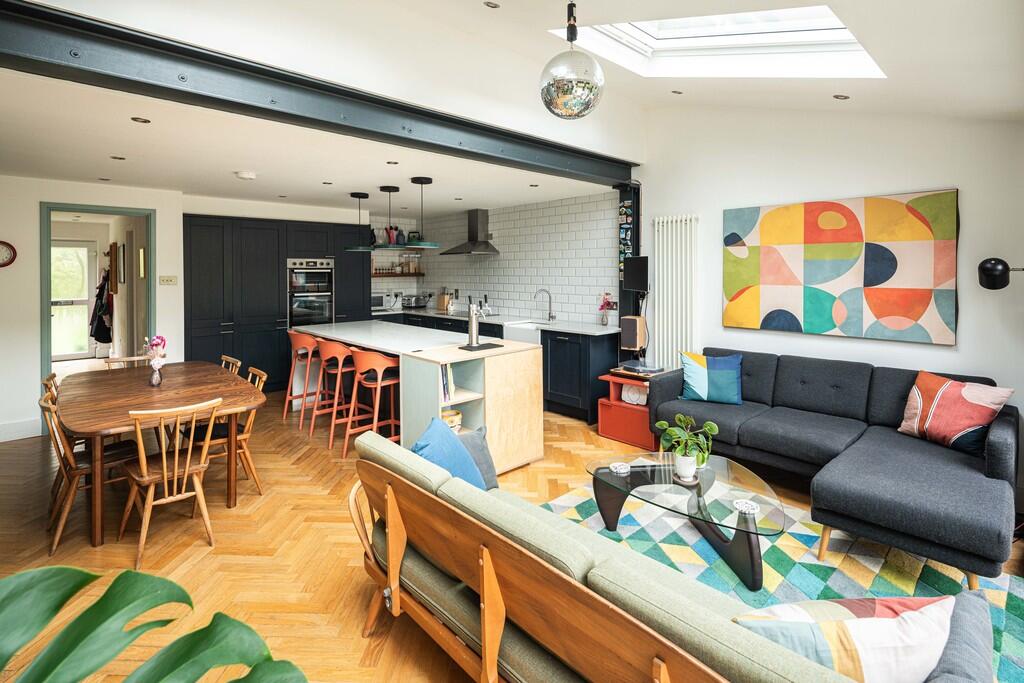 Springhill Close, London photo 2