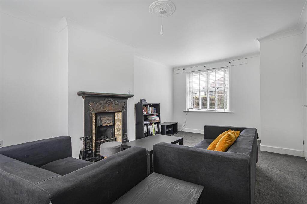 House in Leeds, New Scarborough, Westfield - View 3
