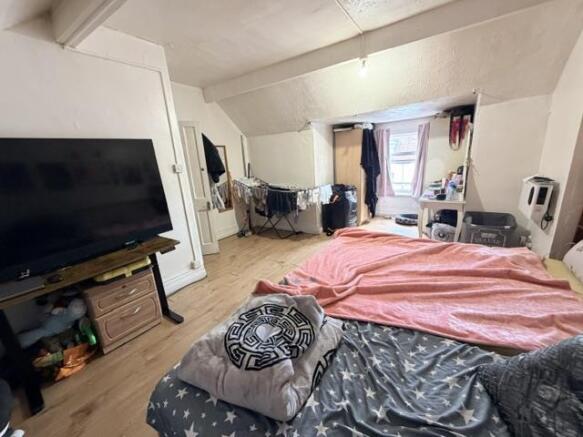 Bedroom 4 - Atic Alt