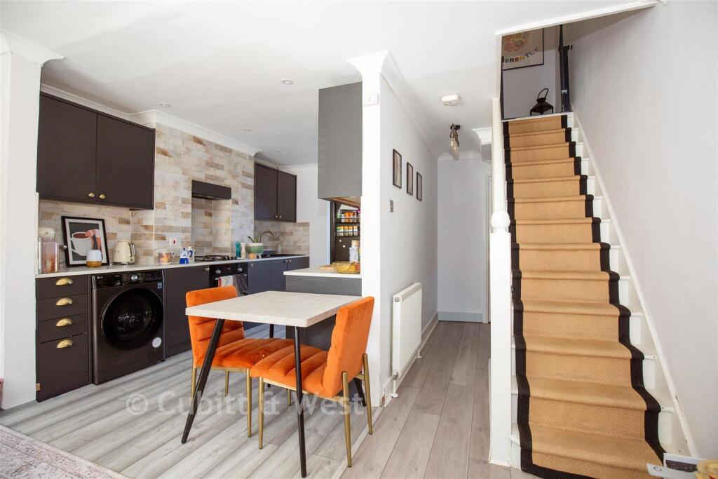House in Redhill - View 4