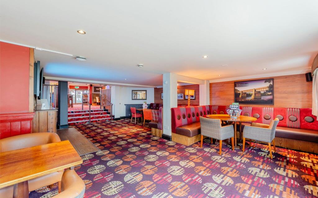 8690267-interior01.jpg