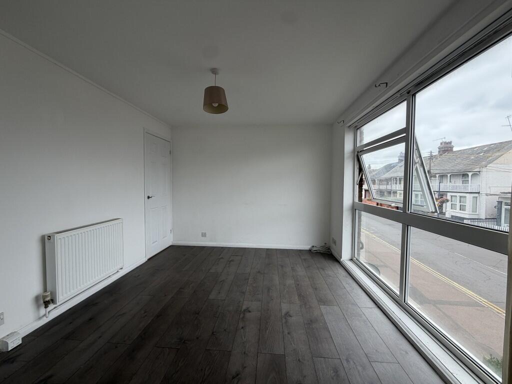 Apartment in Felixstowe, Grange Farm - View 3