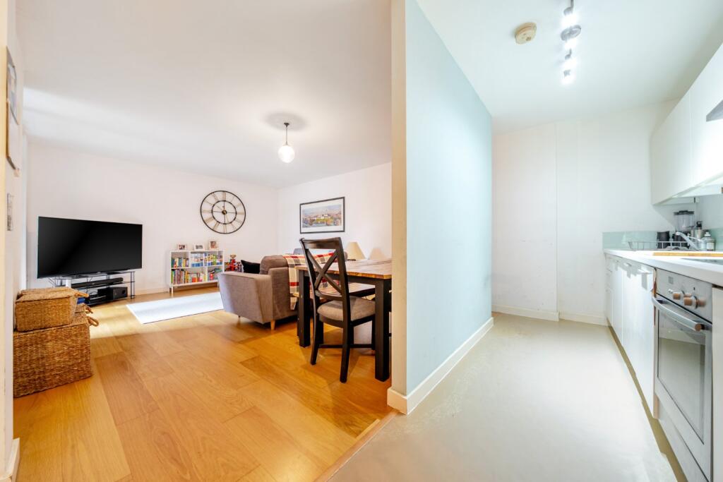 Apartment in London, Royal Borough of Greenwich - More